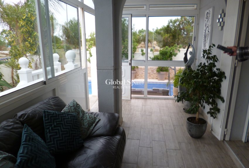 Wederverkoop - VILLA -
PLAYA FLAMENCA - Costa Blanca