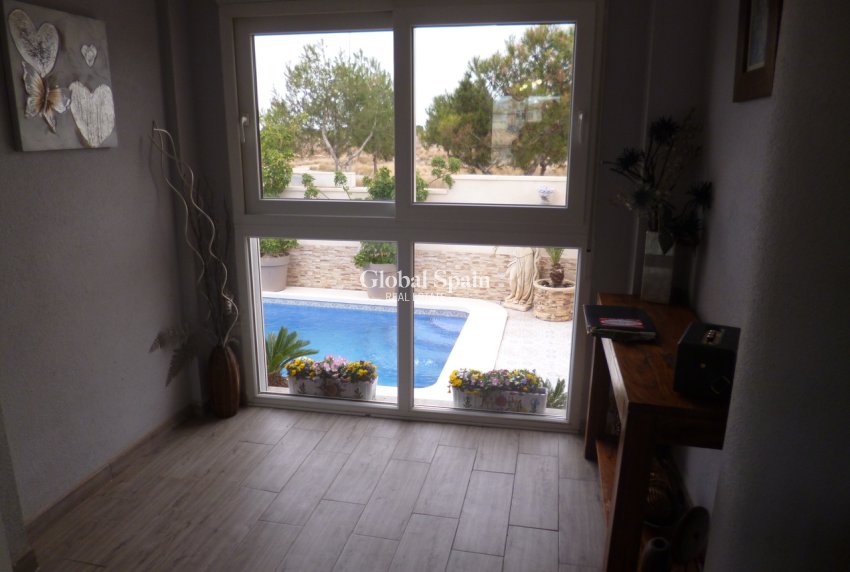 Wederverkoop - VILLA -
PLAYA FLAMENCA - Costa Blanca