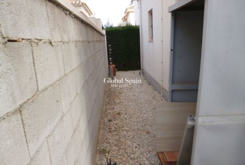 Wederverkoop - VILLA -
PLAYA FLAMENCA - Costa Blanca