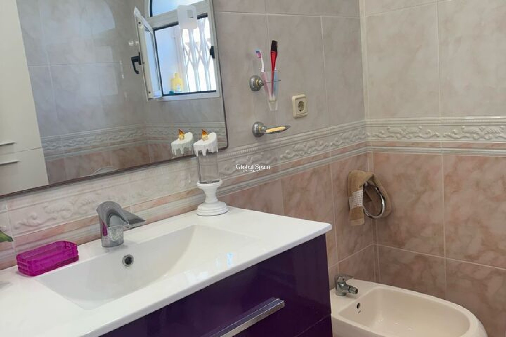 Wederverkoop - VILLA -
PLAYA FLAMENCA - Costa Blanca