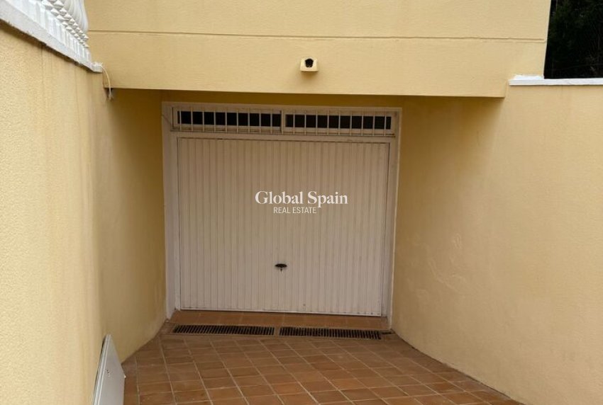 Wederverkoop - VILLA -
PLAYA FLAMENCA - Costa Blanca