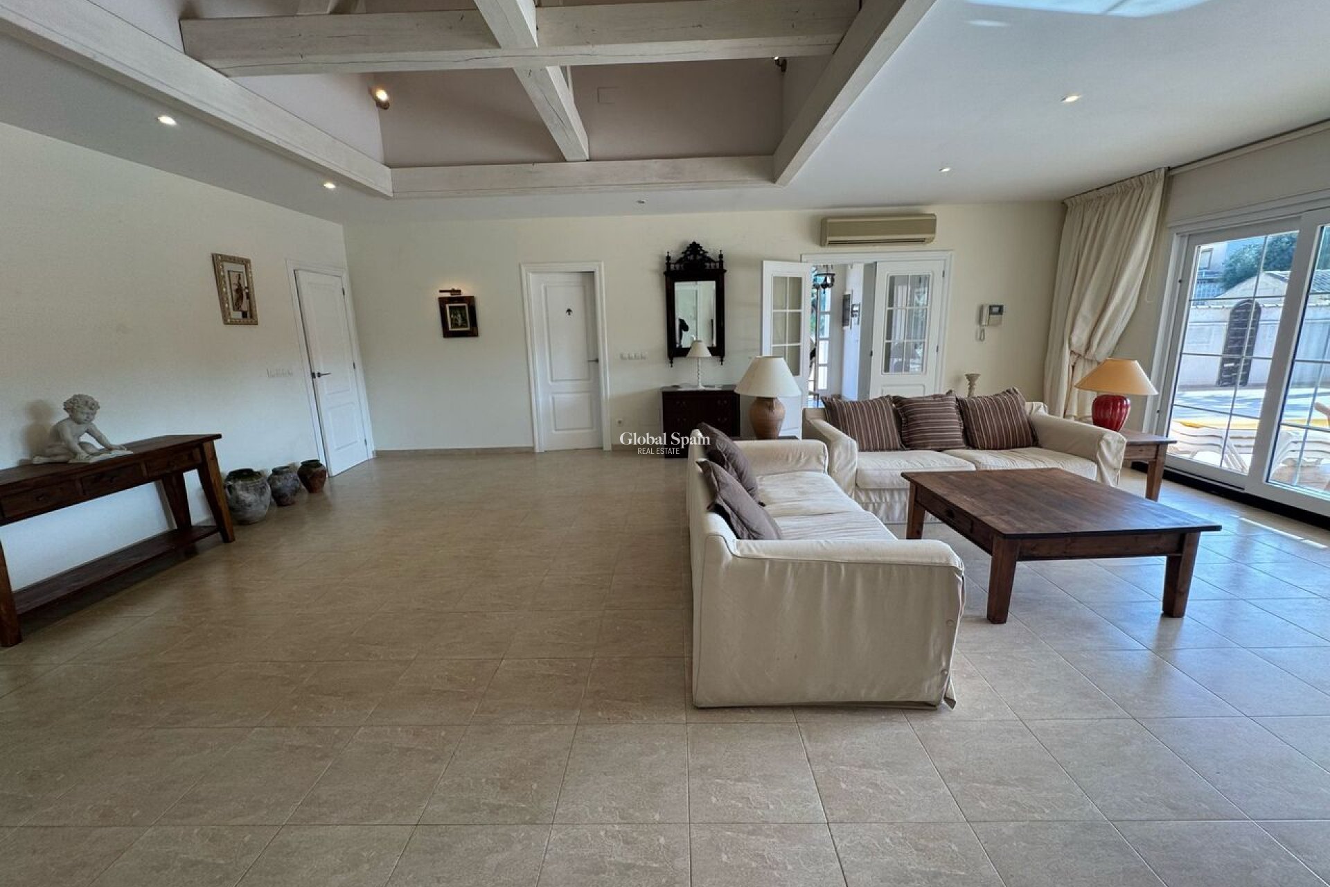 Wederverkoop - VILLA -
PLAYA FLAMENCA - Costa Blanca