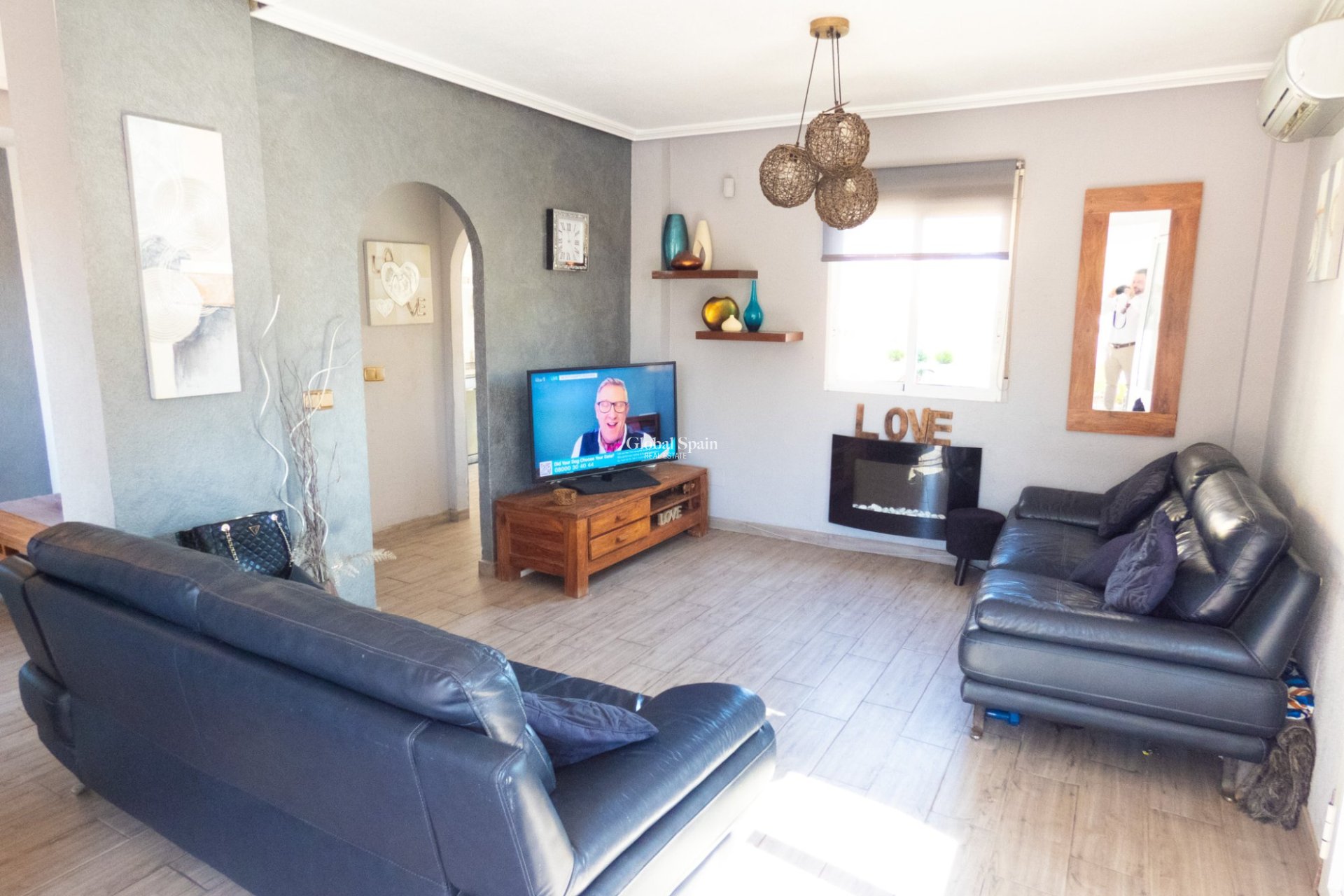 Wederverkoop - VILLA -
PLAYA FLAMENCA - Costa Blanca