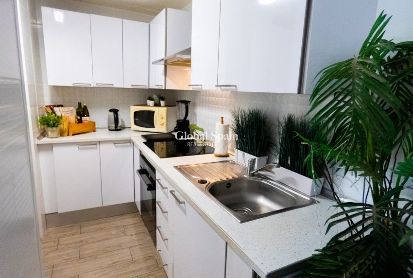 Wederverkoop - VILLA -
PLAYA FLAMENCA - Costa Blanca