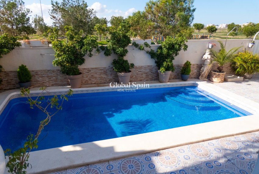 Wederverkoop - VILLA -
PLAYA FLAMENCA - Costa Blanca