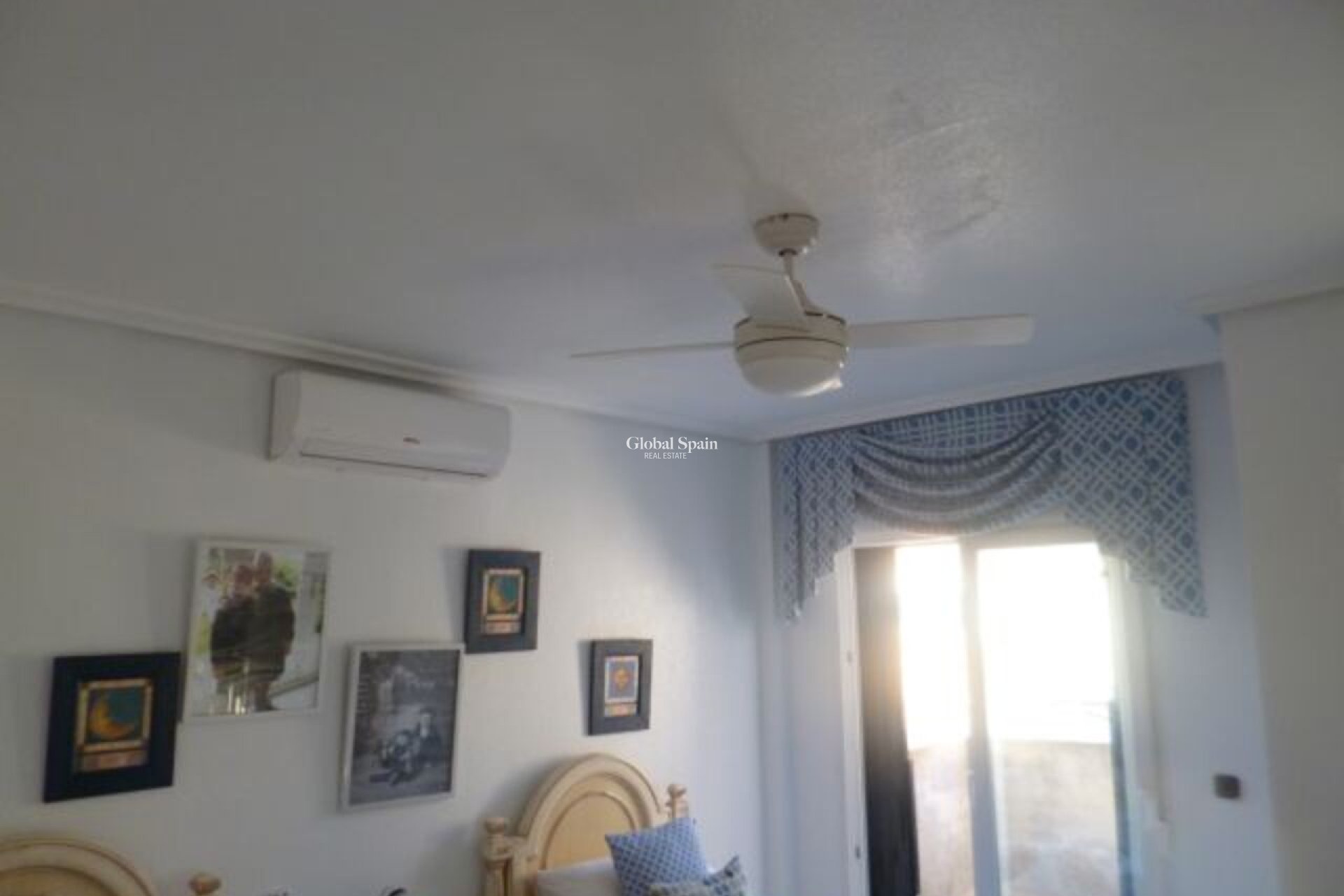 Wederverkoop - VILLA -
PLAYA FLAMENCA - Costa Blanca