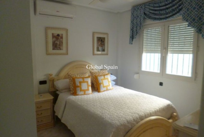 Wederverkoop - VILLA -
PLAYA FLAMENCA - Costa Blanca