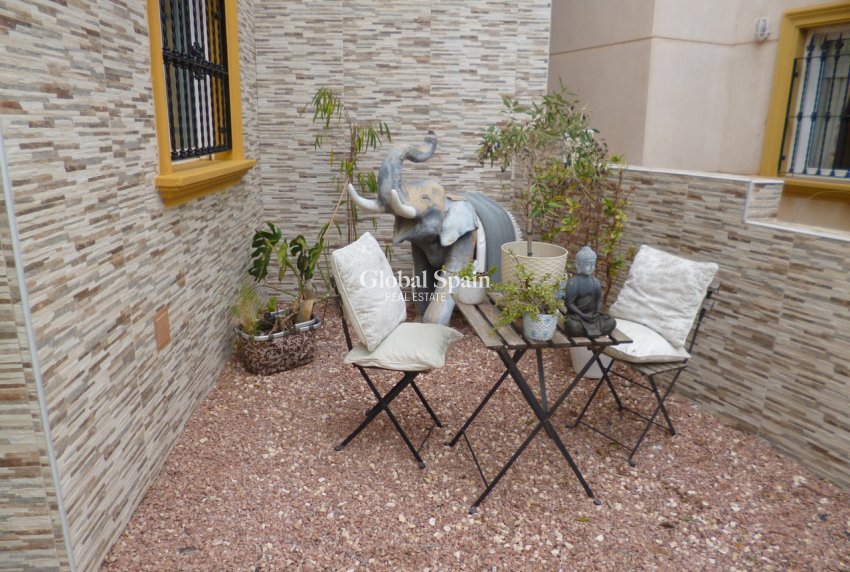 Wederverkoop - VILLA -
PLAYA FLAMENCA - Costa Blanca