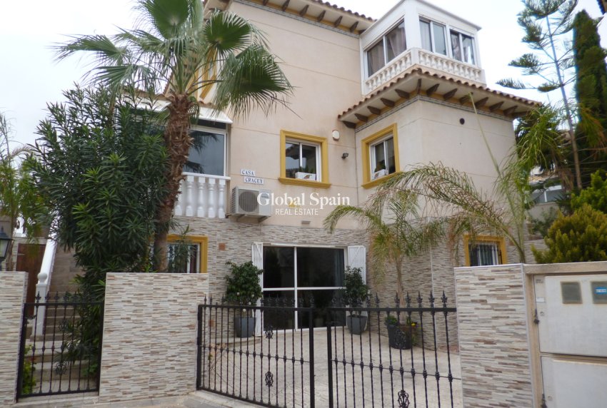 Wederverkoop - VILLA -
PLAYA FLAMENCA - Costa Blanca