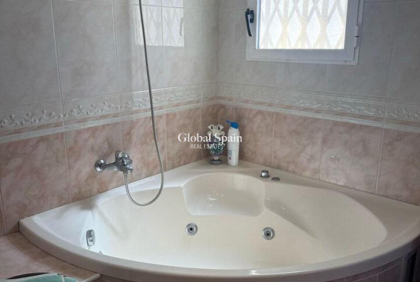 Wederverkoop - VILLA -
PLAYA FLAMENCA - Costa Blanca