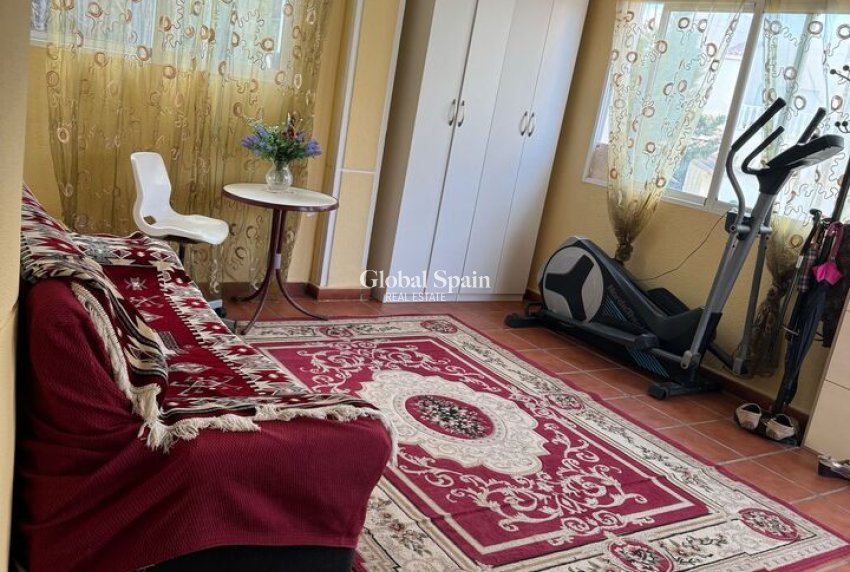 Wederverkoop - VILLA -
PLAYA FLAMENCA - Costa Blanca