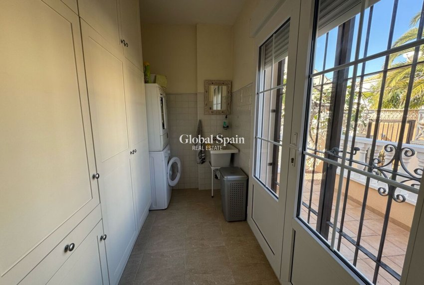 Wederverkoop - VILLA -
PLAYA FLAMENCA - Costa Blanca