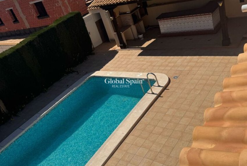 Wederverkoop - VILLA -
PLAYA FLAMENCA - Costa Blanca