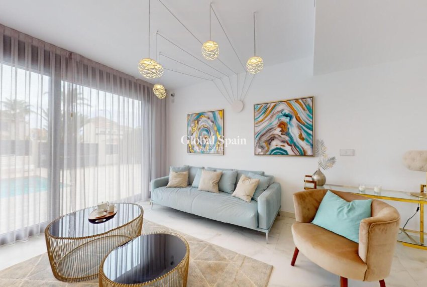 Wederverkoop - VILLA -
PLAYA HONDA - Costa Calida