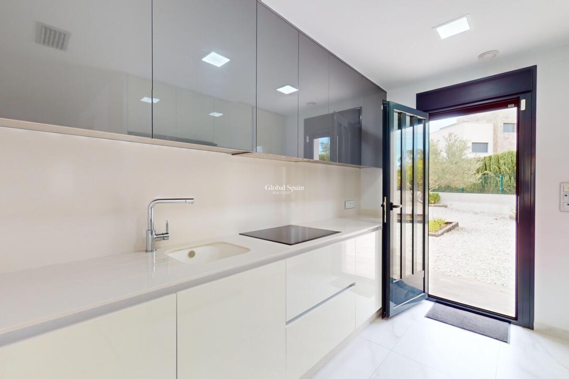 Wederverkoop - VILLA -
PLAYA HONDA - Costa Calida