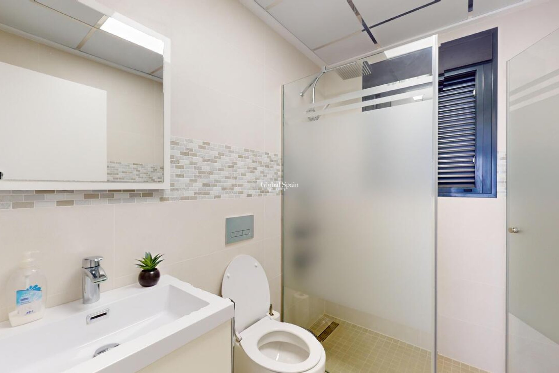 Wederverkoop - VILLA -
PLAYA HONDA - Costa Calida