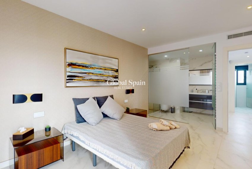 Wederverkoop - VILLA -
PLAYA HONDA - Costa Calida