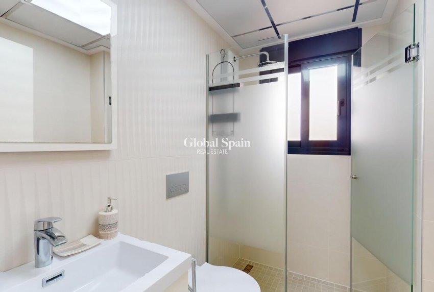 Wederverkoop - VILLA -
PLAYA HONDA - Costa Calida