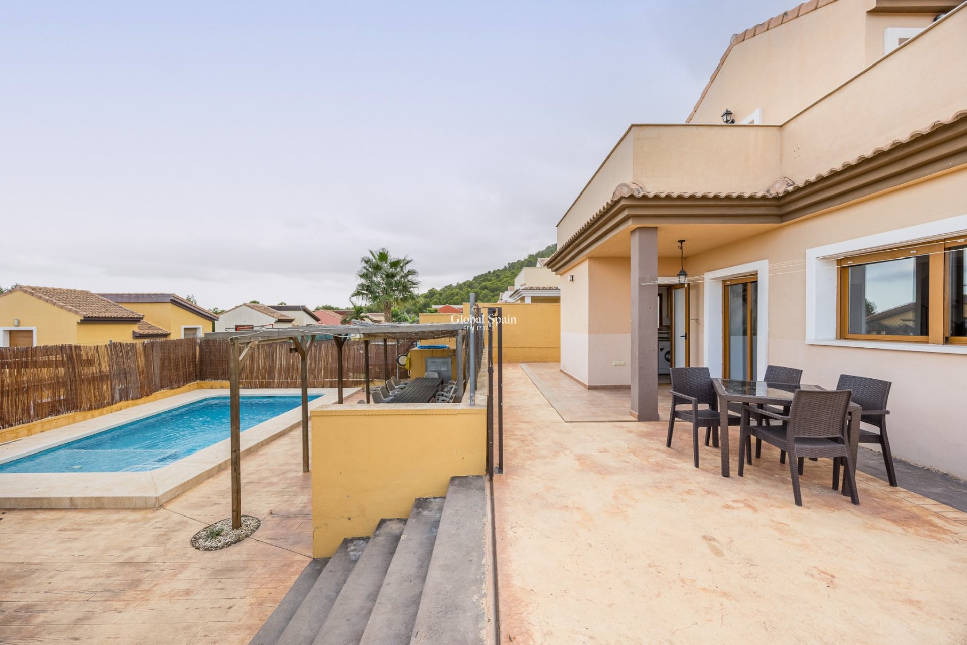 Wederverkoop - VILLA -
POLOP - Polop