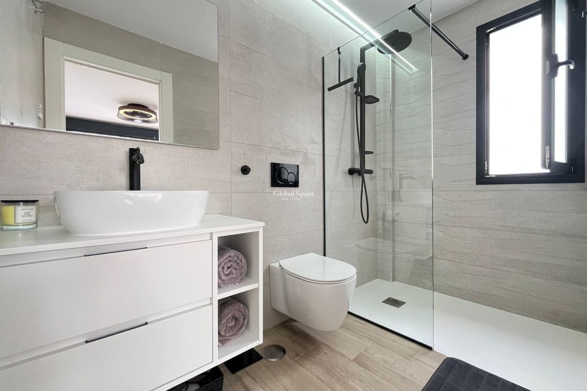 Wederverkoop - VILLA -
PUNTA PRIMA - Costa Blanca