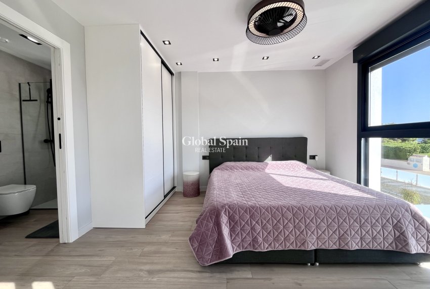 Wederverkoop - VILLA -
PUNTA PRIMA - Costa Blanca