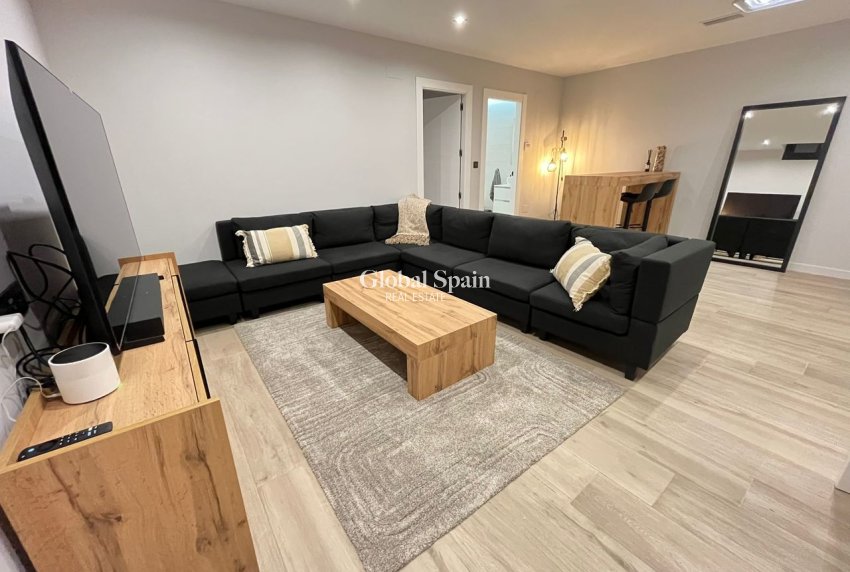 Wederverkoop - VILLA -
PUNTA PRIMA - Costa Blanca