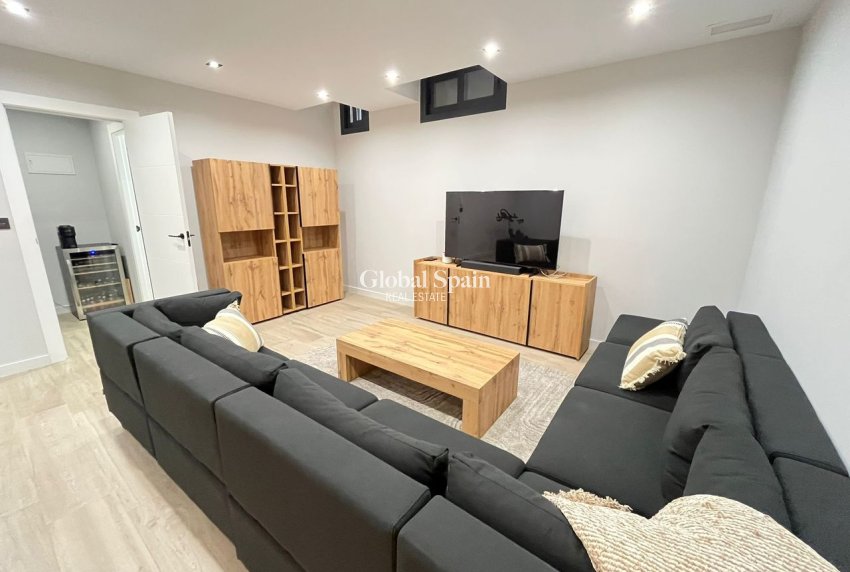 Wederverkoop - VILLA -
PUNTA PRIMA - Costa Blanca