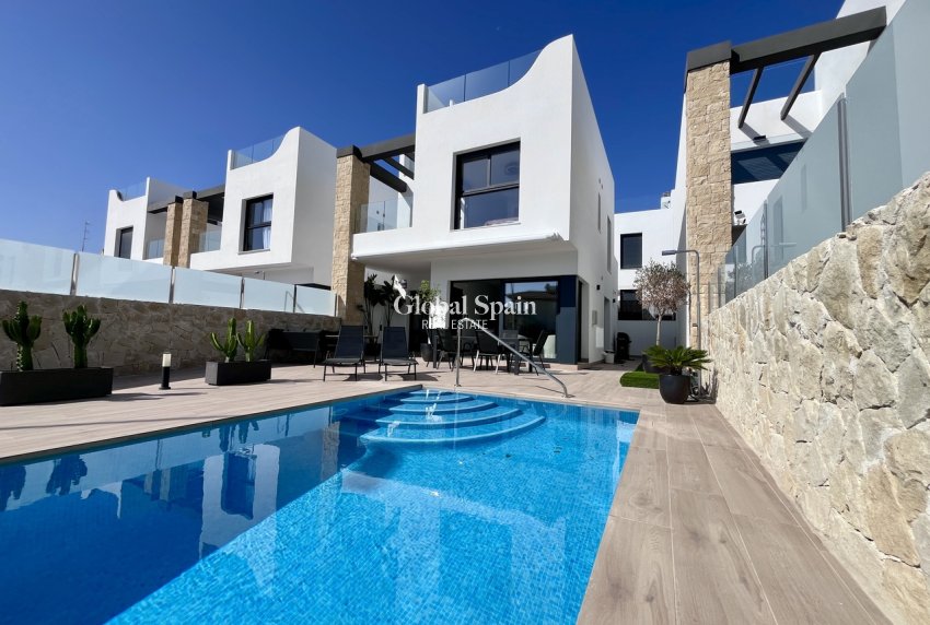 Wederverkoop - VILLA -
PUNTA PRIMA - Costa Blanca