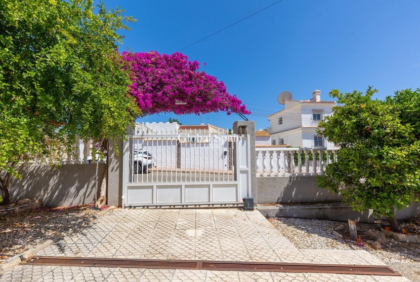 Wederverkoop - VILLA -
ROJALES - Centro de la Ciudad Quesada