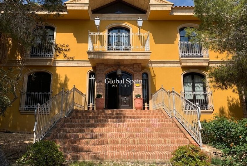 Wederverkoop - VILLA -
ROJALES - Ciudad Quesada