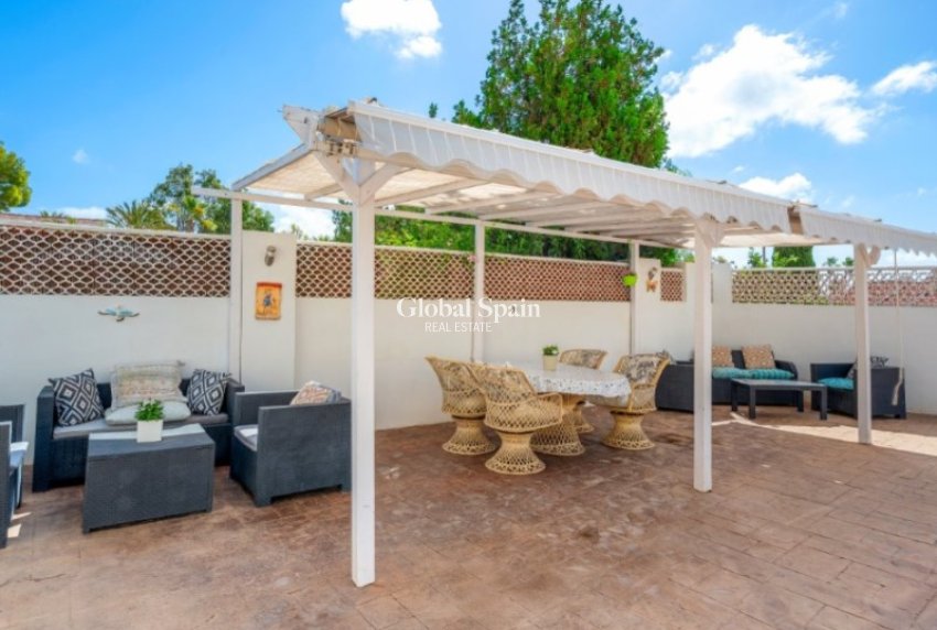 Wederverkoop - VILLA -
ROJALES - Ciudad Quesada