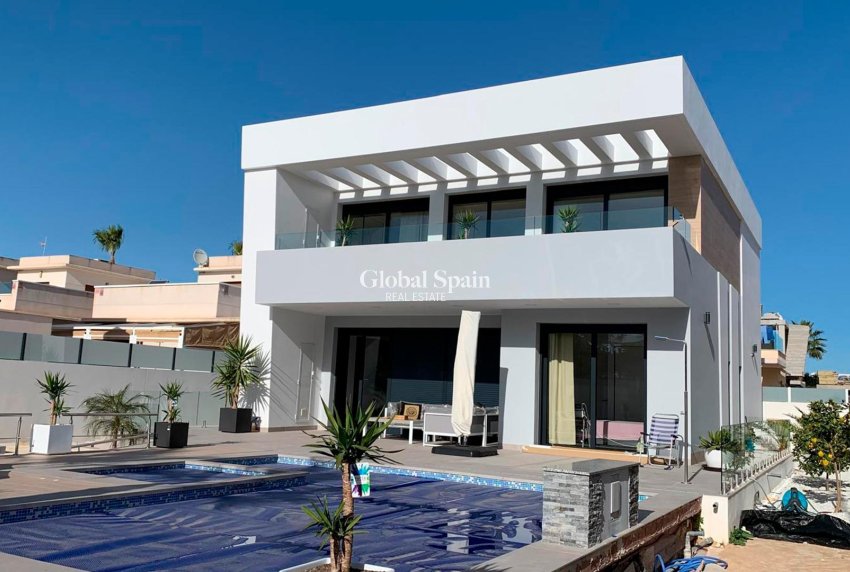 Wederverkoop - VILLA -
ROJALES - Ciudad Quesada