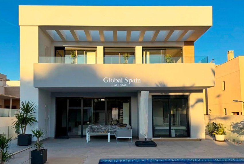 Wederverkoop - VILLA -
ROJALES - Ciudad Quesada