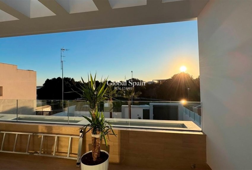 Wederverkoop - VILLA -
ROJALES - Ciudad Quesada