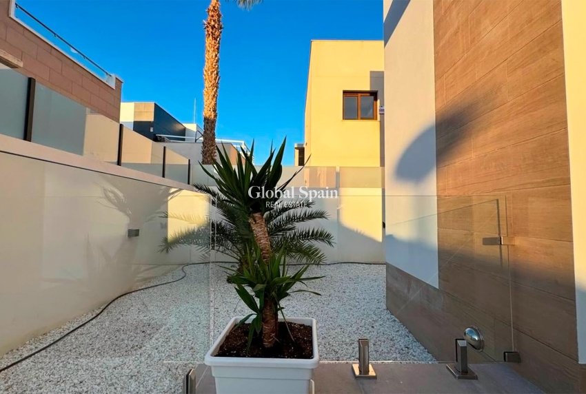 Wederverkoop - VILLA -
ROJALES - Ciudad Quesada
