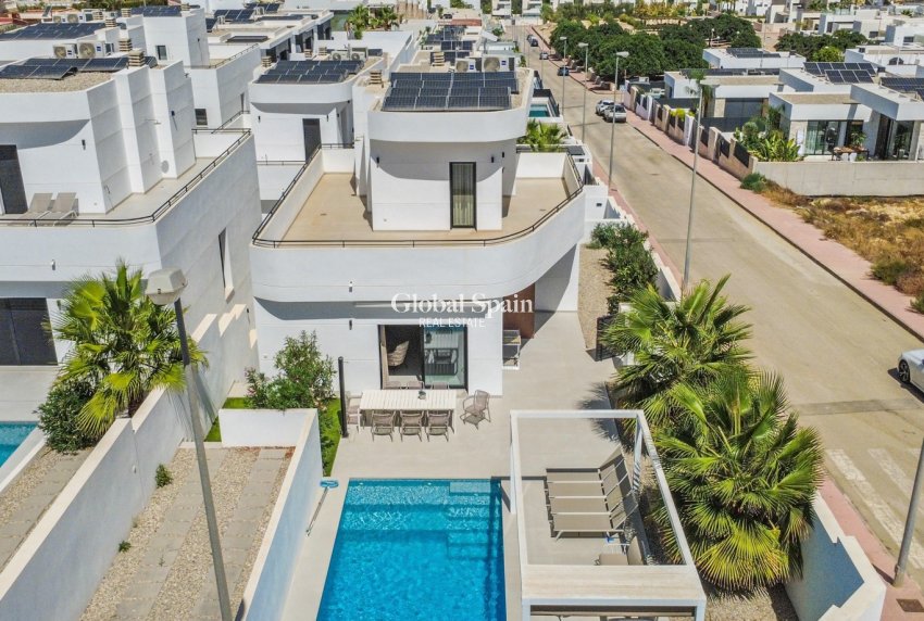 Wederverkoop - VILLA -
ROJALES - Ciudad Quesada