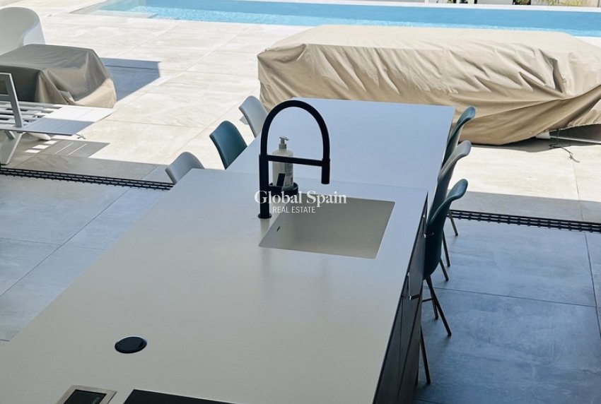 Wederverkoop - VILLA -
ROJALES - Costa Blanca