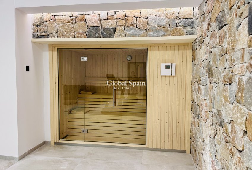 Wederverkoop - VILLA -
ROJALES - Costa Blanca