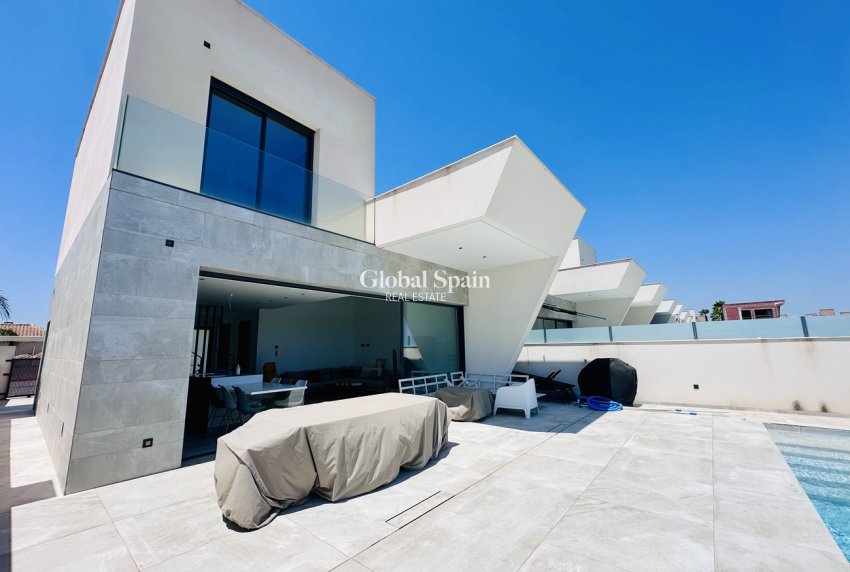 Wederverkoop - VILLA -
ROJALES - Costa Blanca