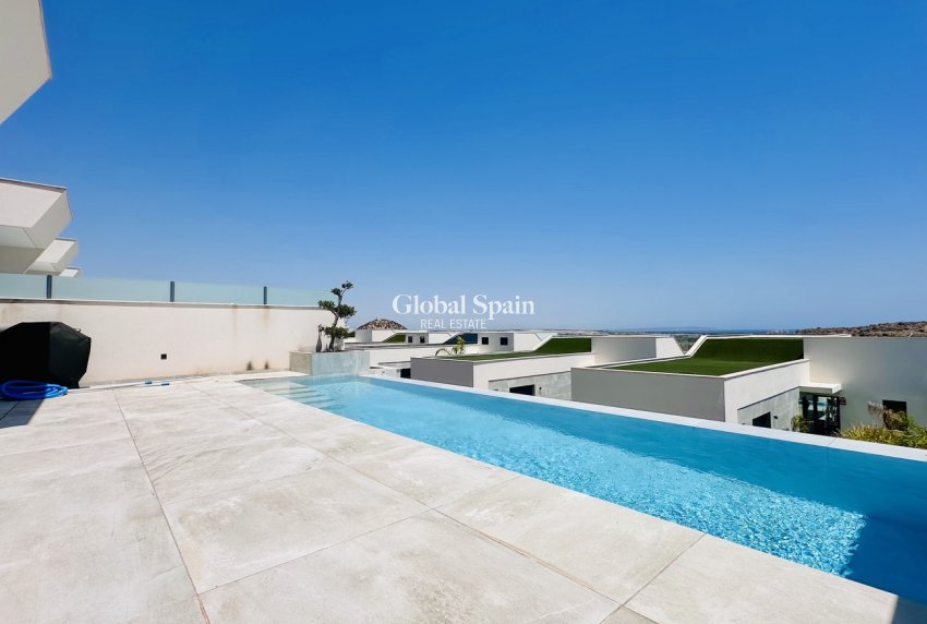 Wederverkoop - VILLA -
ROJALES - Costa Blanca