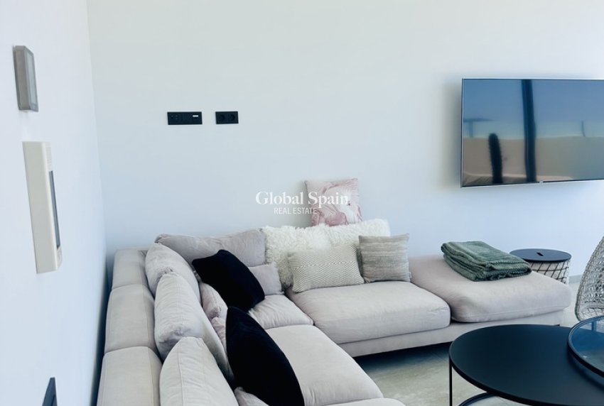 Wederverkoop - VILLA -
ROJALES - Costa Blanca