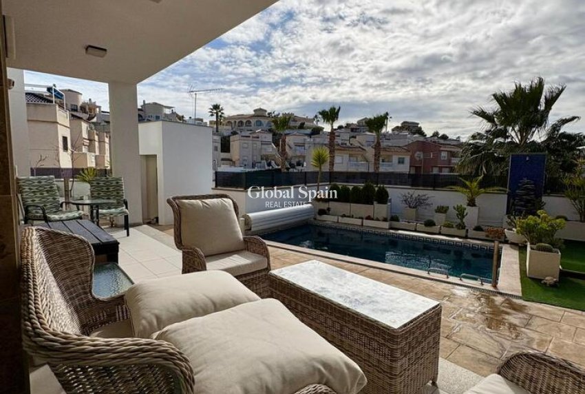 Wederverkoop - VILLA -
ROJALES - Costa Blanca