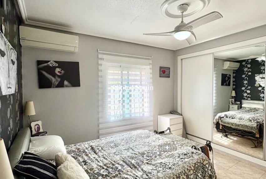 Wederverkoop - VILLA -
ROJALES - Costa Blanca