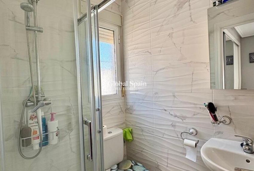 Wederverkoop - VILLA -
ROJALES - Costa Blanca