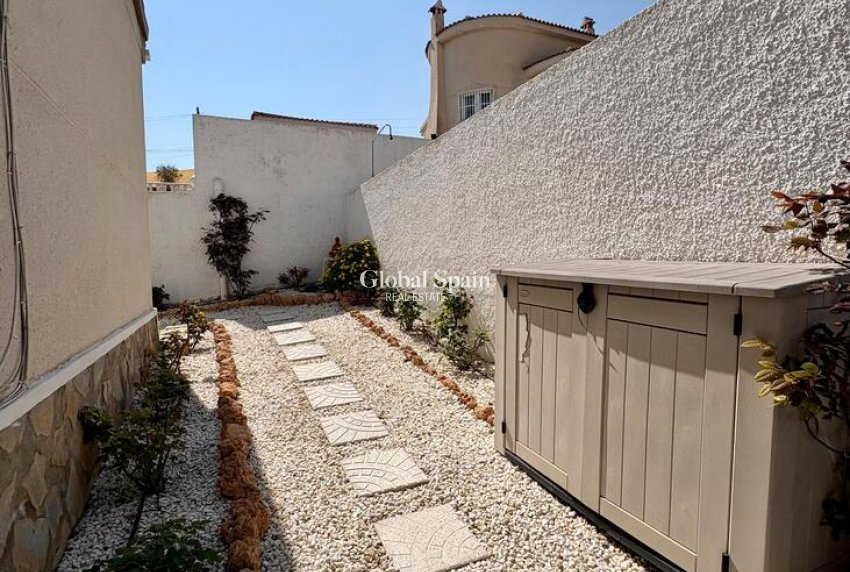 Wederverkoop - VILLA -
ROJALES - Costa Blanca