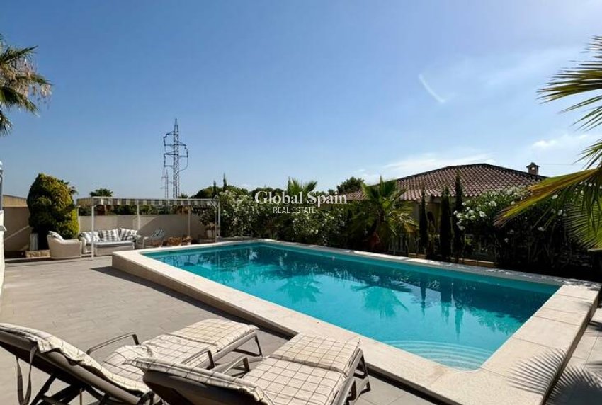 Wederverkoop - VILLA -
ROJALES - Costa Blanca