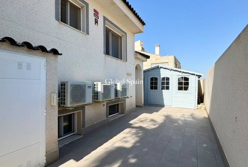 Wederverkoop - VILLA -
ROJALES - Costa Blanca