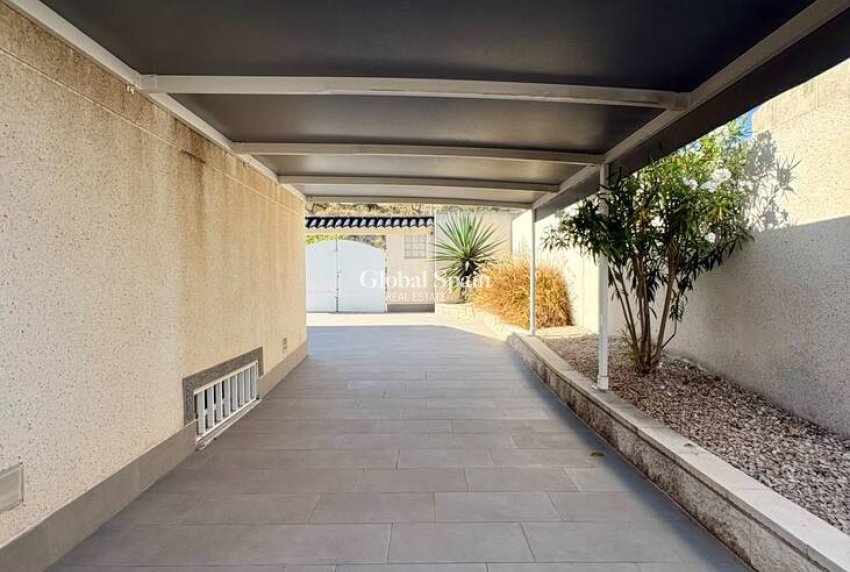 Wederverkoop - VILLA -
ROJALES - Costa Blanca