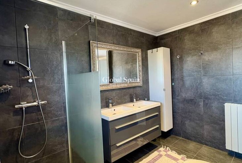 Wederverkoop - VILLA -
ROJALES - Costa Blanca