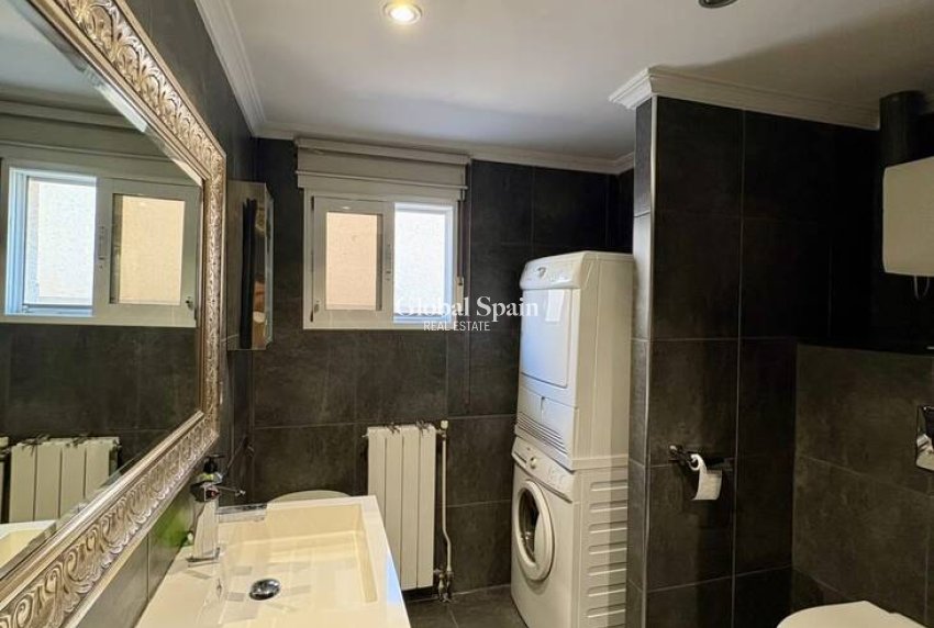 Wederverkoop - VILLA -
ROJALES - Costa Blanca